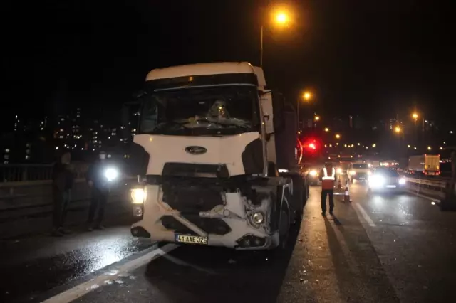 TEM'de iki tır çarpıştı, kilometrelerce uzunlukta kuyruk oluştu