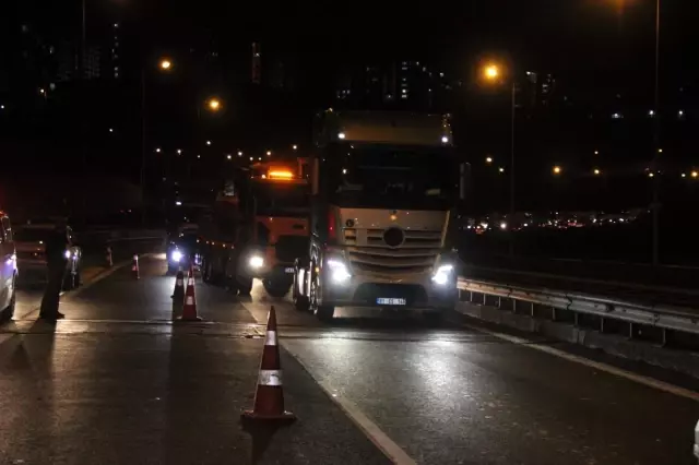TEM'de iki tır çarpıştı, kilometrelerce uzunlukta kuyruk oluştu