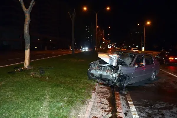 Ağaca çarpan otomobilde eski eşi ölen kadın: Erol, direksiyonu sola çevirdi