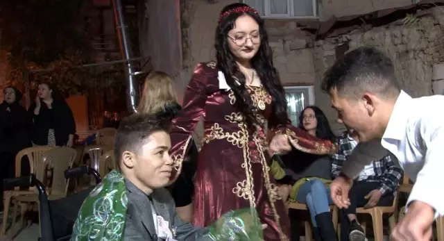 Son dakika haberleri | Aşk engel tanımadı... Genç kız aşık olduğu bedensel engelli gençle hayatını birleştirdi