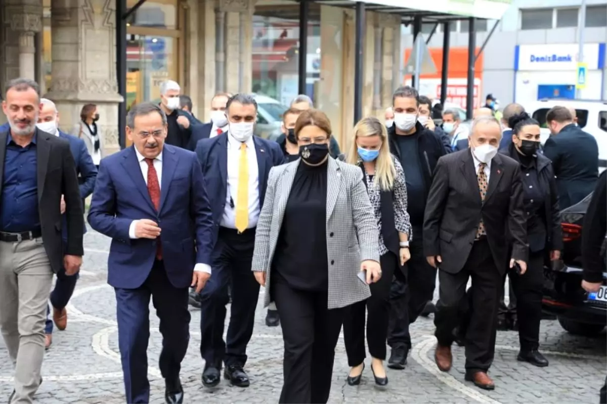 Bakan Derya Yanık, Büyükşehir Belediyesi'ni ziyaret etti