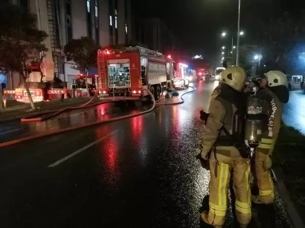 BAŞAKŞEHİR'DE İPLİK ÜRETİM ATÖLYESİNDE YANGIN