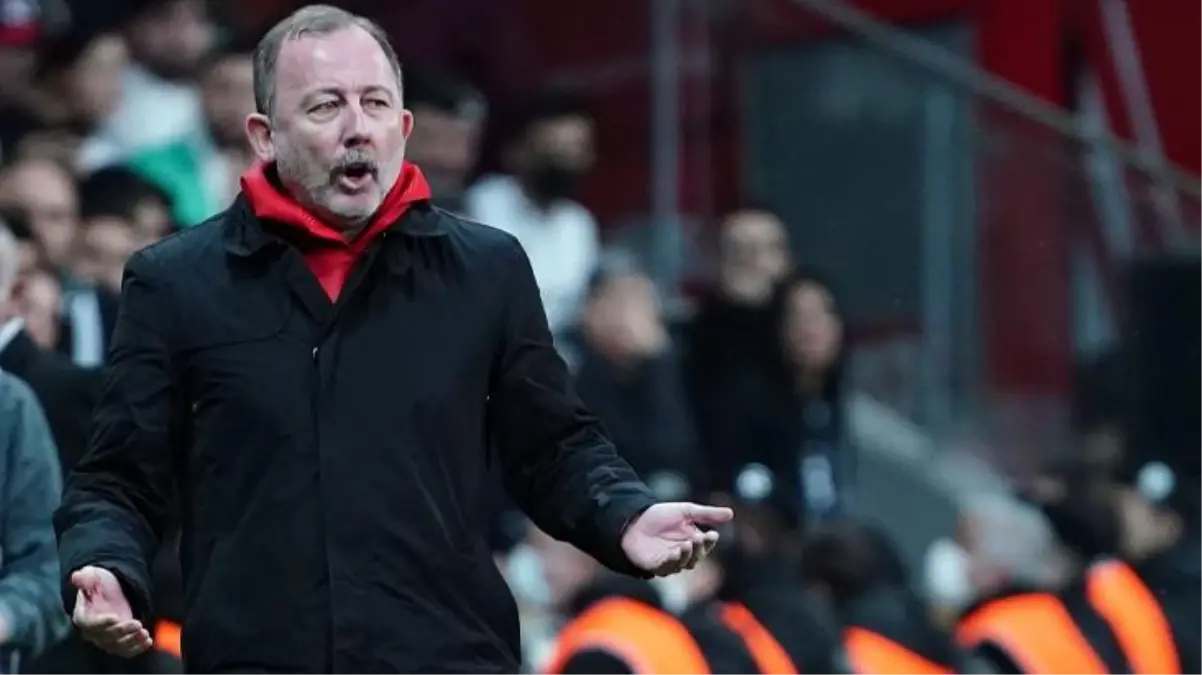 Beşiktaş'ta büyük kriz patlak verdi! Tribün 'Hesap ver' dedi, Sergen Yalçın oralı olmadı