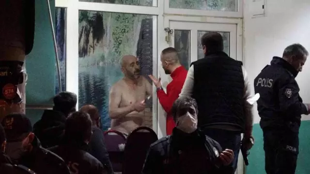 'Bir daha cezaevine girmek istemiyorum' dedi, polisten kaçıp 9 kişiyi rehin aldı