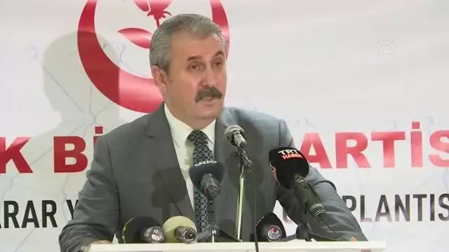 Destici: (Müslüme Yağal'ın ölümü) Bunun hak ettiği bir tane ceza vardır, o da ibretialem için ipte sallandırmak olmalıdır