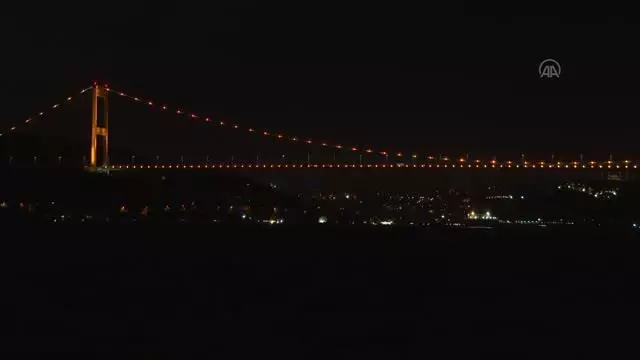 FSM Köprüsü, kadına yönelik şiddetle mücadele için turuncuyla aydınlatıldı