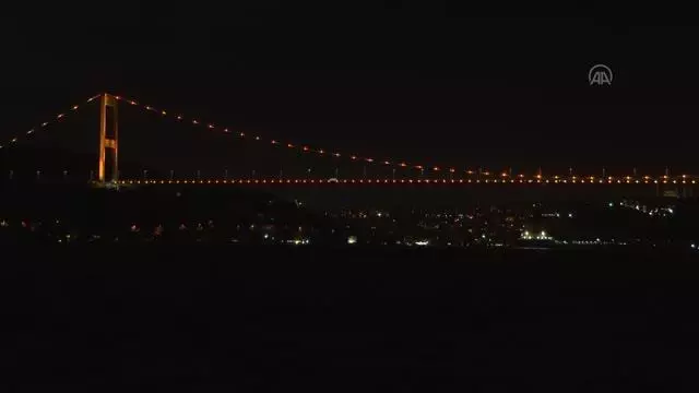 FSM Köprüsü, kadına yönelik şiddetle mücadele için turuncuyla aydınlatıldı