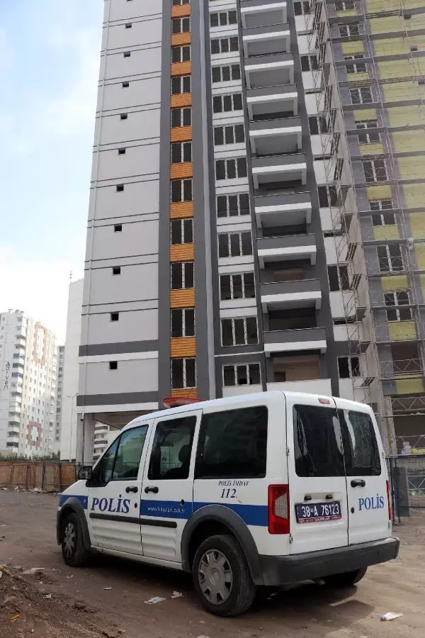 İnşaatın 11'inci katından düşen Bedirhan, son yolculuğuna uğurlandı