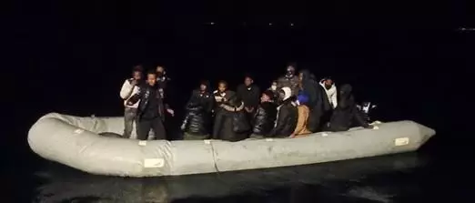 İzmir açıklarında 50 düzensiz göçmen kurtarıldı