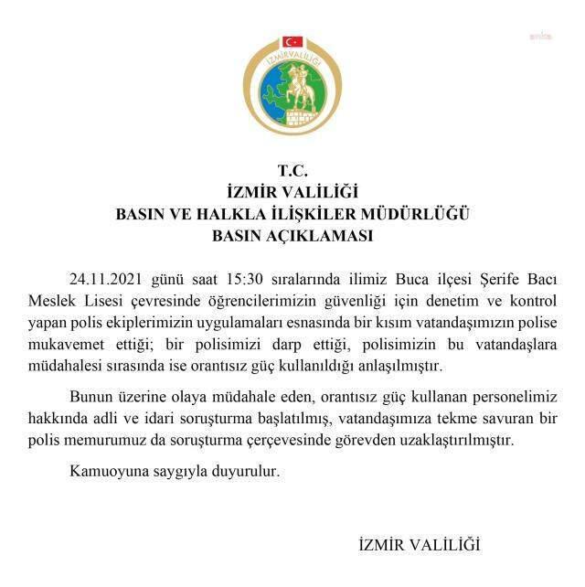 İzmir'de korna çalan kişiyi tekmeleyen polis görevden uzaklaştırıldı İzmir'de korna çalan kişiyi tekmeleyen polis görevden uzaklaştırıldı