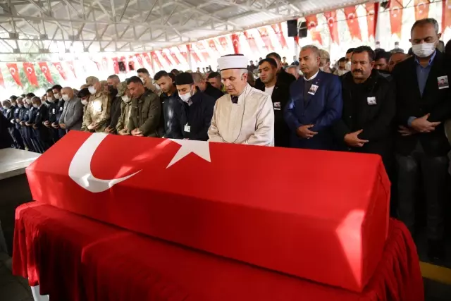 Son dakika gündem: GAZİANTEP - Kilis'teki hudut birliğinde şehit düşen asker, son yolculuğuna uğurlandı (2)