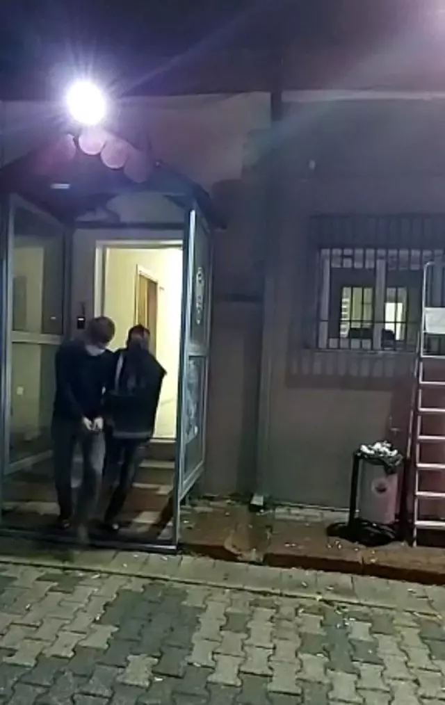 Kuzeninin kiraladığı araçla hırsızlık yaptı: Ev sahibiyle burun buruna geldi