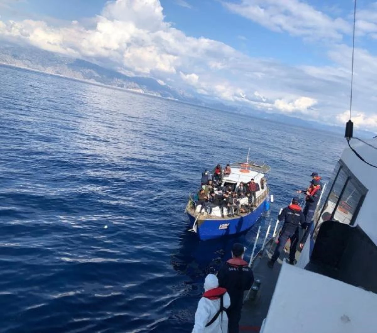 Marmaris'te 48 kaçak göçmen kurtarıldı