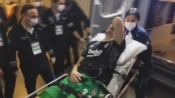 SPOR Mert Günok stattan ambulansla ayrıldı