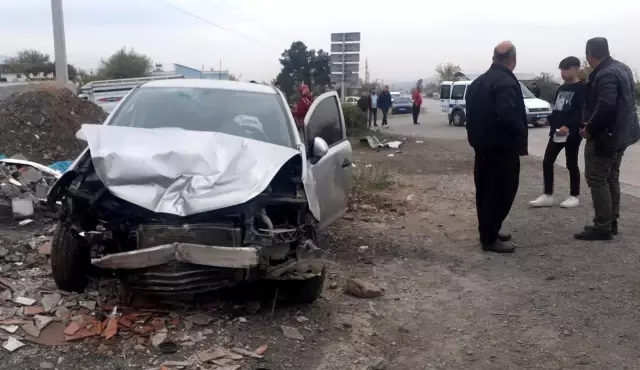 Osmaniye'de iki otomobil çarpıştı: 1'i ağır 2 yaralı