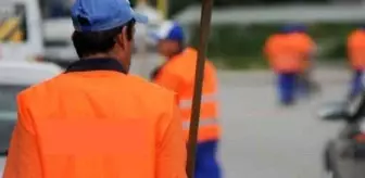 Mevla: Parkta çöp toplarken bulduğu para dolu çantayı gözünü kırpmadan polise teslim etti Mevla: Parkta çöp toplarken bulduğu para dolu çantayı gözünü kırpmadan polise teslim etti