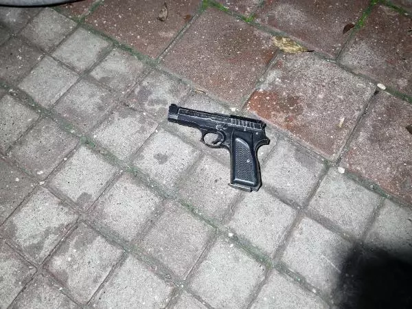 POLİSTEN 15 KİLOMETRE KAÇTI, MOBİLYA MAĞAZASINA ÇARPINCA YAKALANDI