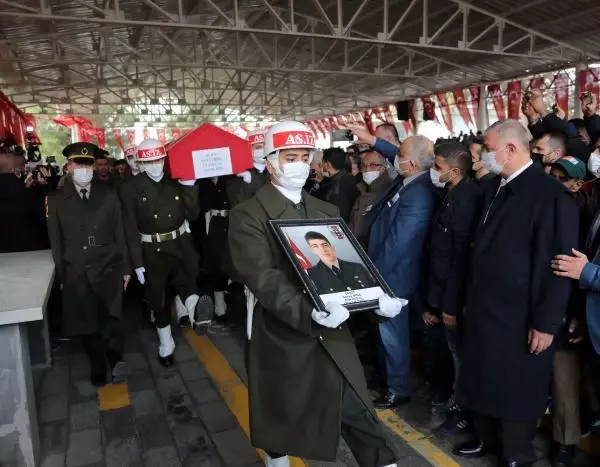 Son dakika haberleri | Şehit Uzman Çavuş Savaş Dinç, son yolculuğuna uğurlandı