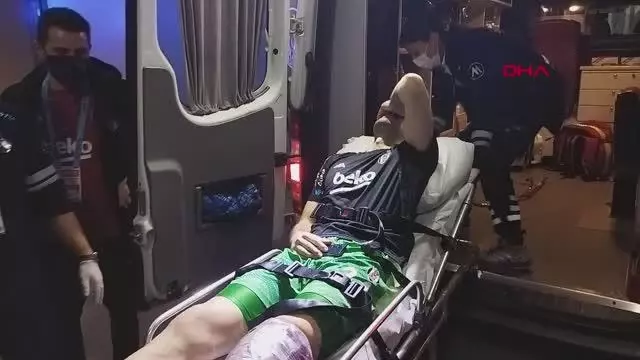 SPOR Mert Günok stattan ambulansla ayrıldı