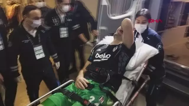 SPOR Mert Günok stattan ambulansla ayrıldı