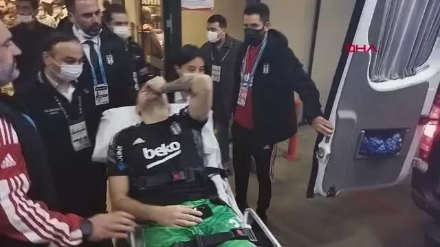 SPOR Mert Günok stattan ambulansla ayrıldı