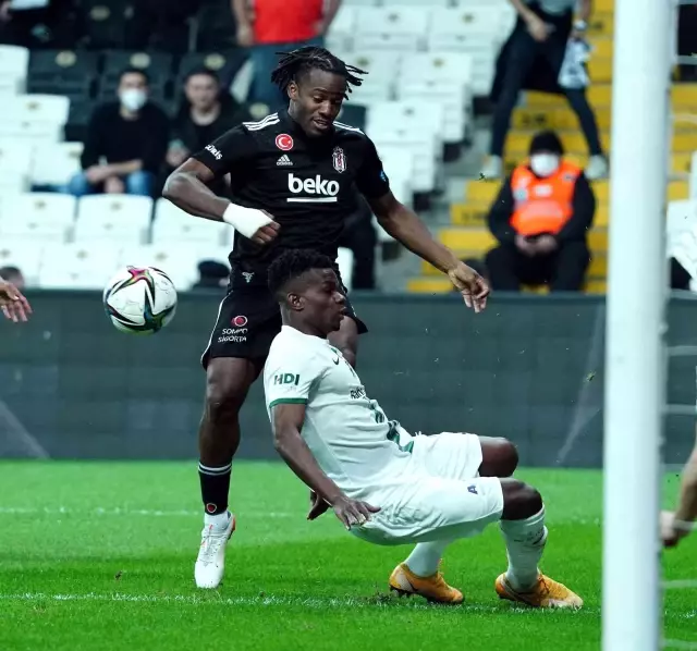 Spor Toto Süper Lig: Beşiktaş: 0 - GZT Giresunspor: 1 (İlk yarı)