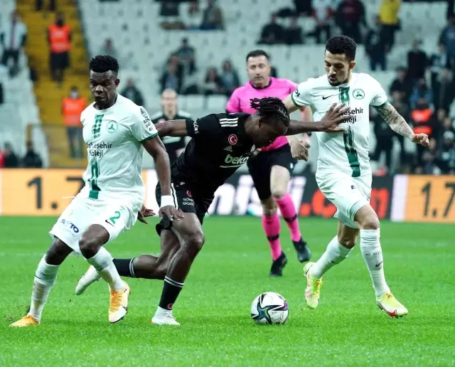 Spor Toto Süper Lig: Beşiktaş: 0 - GZT Giresunspor: 1 (İlk yarı)