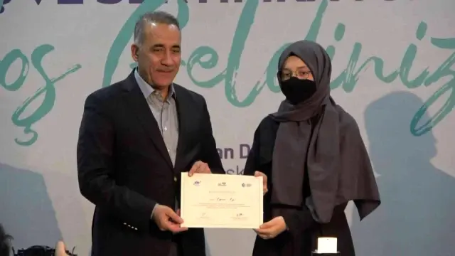 Sultangazili genç yazarlar sertifikalarını aldı