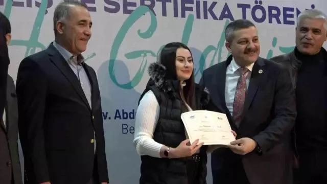 Sultangazili genç yazarlar sertifikalarını aldı