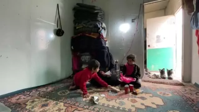 Taybe Yetimhanesi'nin çocukları her şeyden habersiz oyunlarını oynuyor