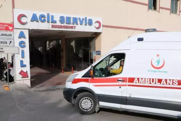 Tüfeği temizlerken kendisini ve arkadaşını vurdu