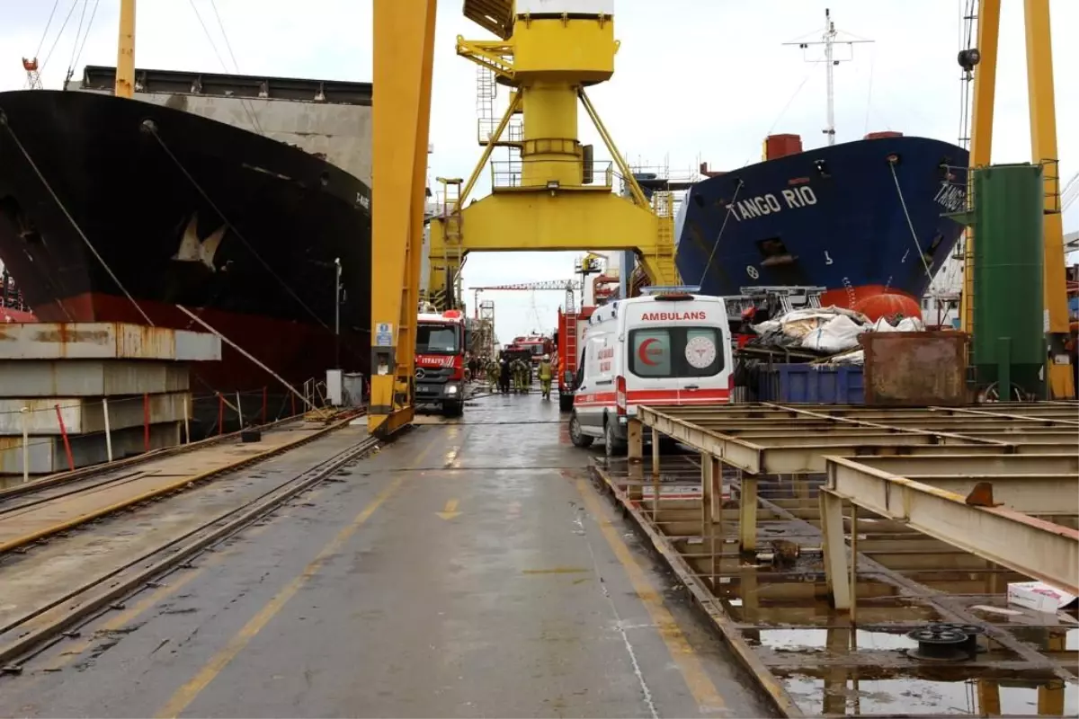 Tuzla'da gemi yangını