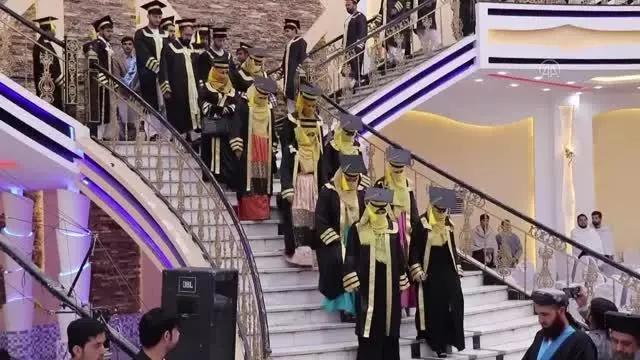 Üniversite mezuniyet töreni