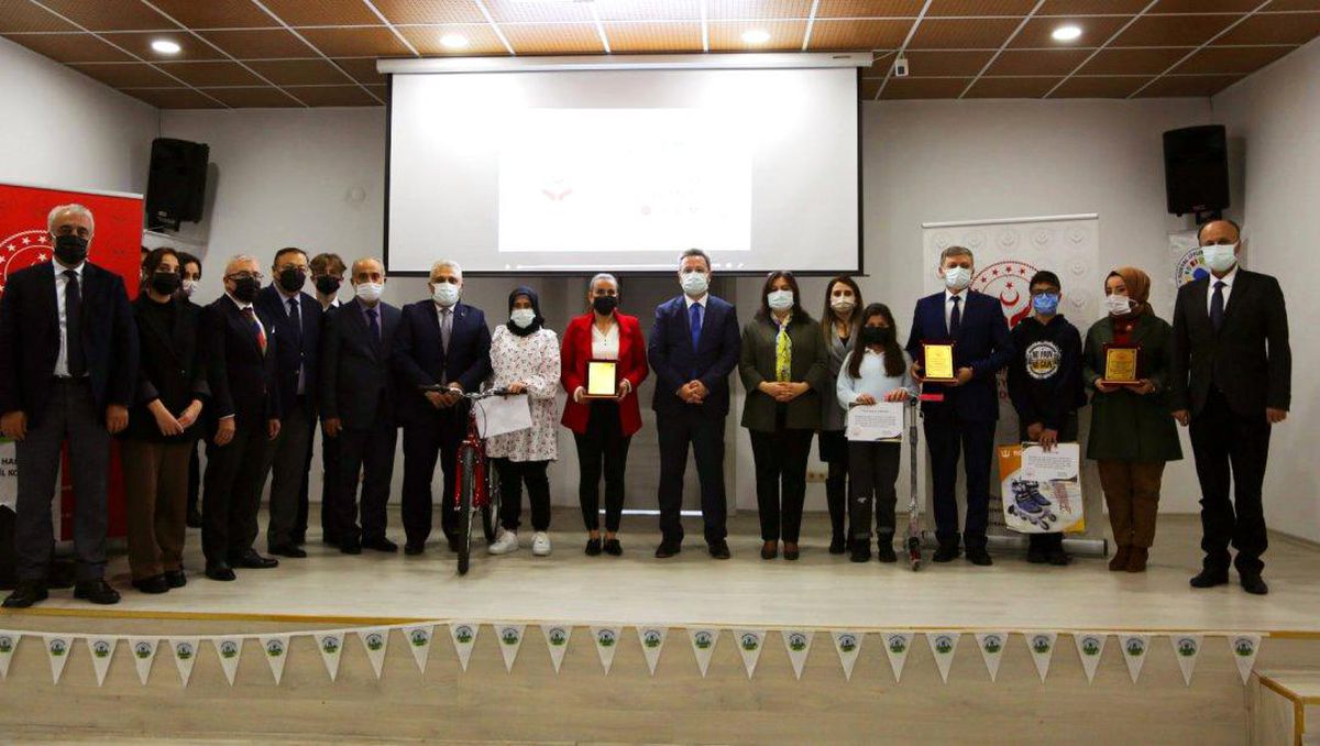 Valimiz Ünlü 'İklim ve Çocuk' Konulu Öykü Yarışması Ödül Törenine Katıldı