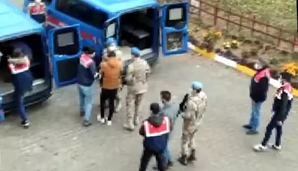 VAN VE AĞRI'DA 'TORBACI' OPERASYONUNA 13 TUTUKLAMA