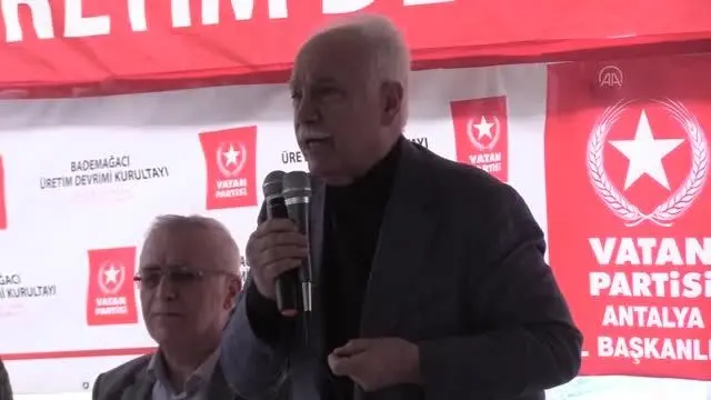 Vatan Partisi Genel Başkanı Doğu Perinçek, çiftçilerle buluştu