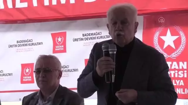 Vatan Partisi Genel Başkanı Doğu Perinçek, çiftçilerle buluştu