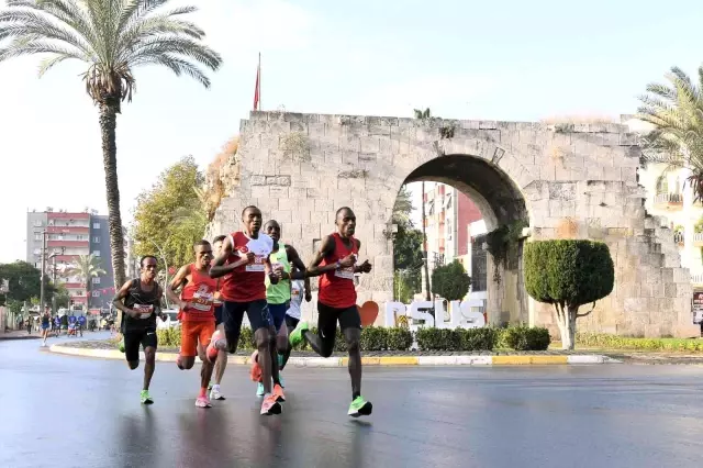 13. Uluslararası Tarsus Maratonu koşuldu