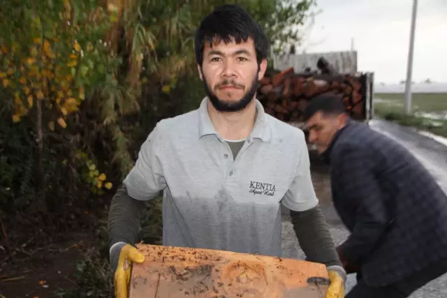 Sağanak su taşkınlarına neden oldu