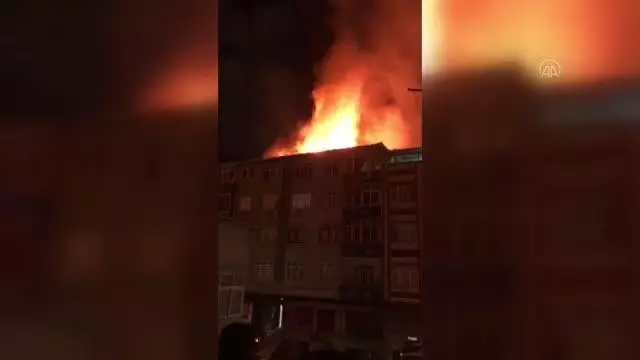 Son dakika haberleri! Bağcılar'da 5 katlı binanın çatısında yangın çıktı