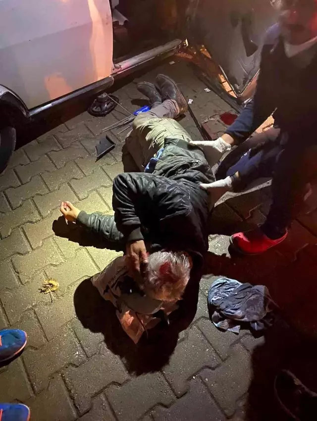 Balıkesir'de iki trafik kazasında 5 kişi yaralandı