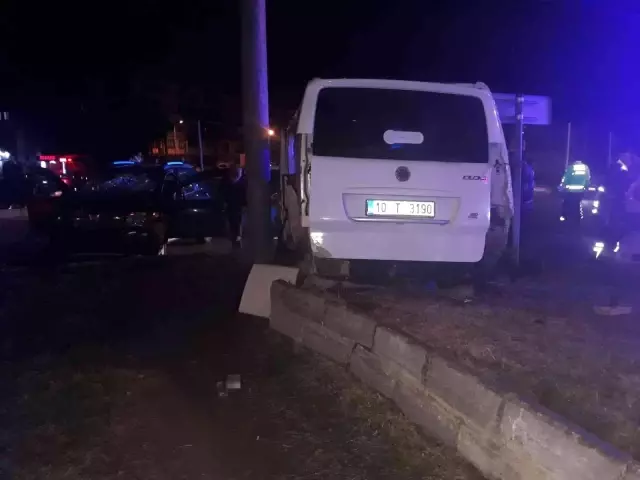 Balıkesir'de iki trafik kazasında 5 kişi yaralandı