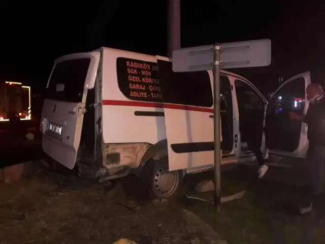 Balıkesir'de iki trafik kazasında 5 kişi yaralandı