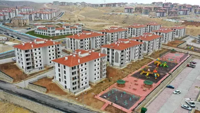Başkan Altay ve Başkan Pekyatırmacı, Ardıçlı TOKİ'de incelemelerde bulundu