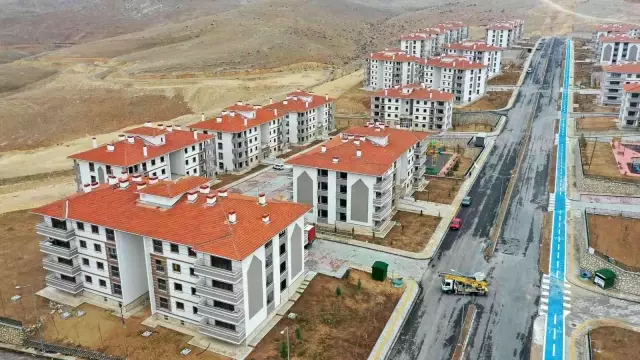 Başkan Altay ve Başkan Pekyatırmacı, Ardıçlı TOKİ'de incelemelerde bulundu