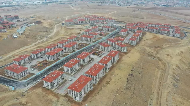 Başkan Altay ve Başkan Pekyatırmacı, Ardıçlı TOKİ'de incelemelerde bulundu