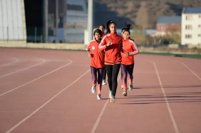 Bingöllü kızların atletizmdeki yeteneği okuldaki başarılarını da artırdı