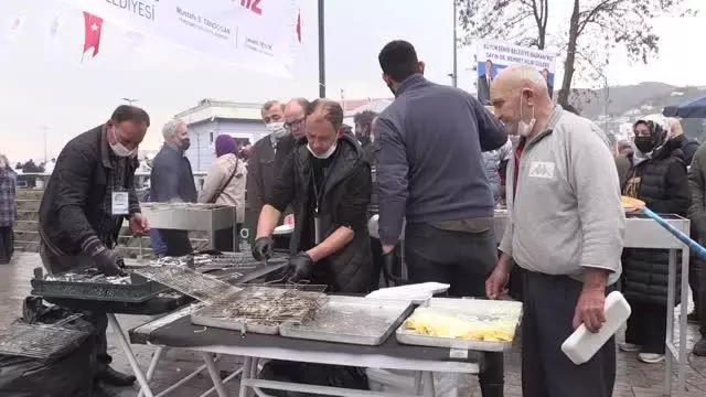 Festivalde vatandaşlara 5 ton ızgara hamsi ikram edildi