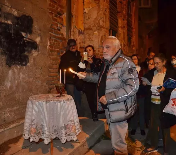 GELİBOLU'DA MUSEVİLER HANUKA BAYRAMI'NI MUM YAKARAK KUTLADI