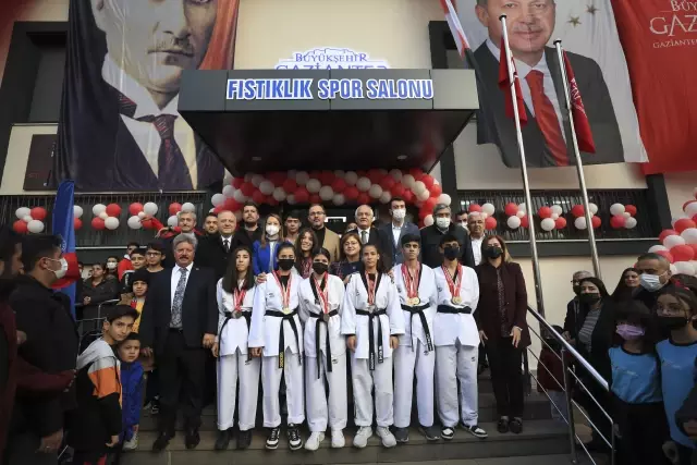 GAZİANTEP - Gençlik ve Spor Bakanı Kasapoğlu, spor tesislerinin toplu açılış töreninde konuştu